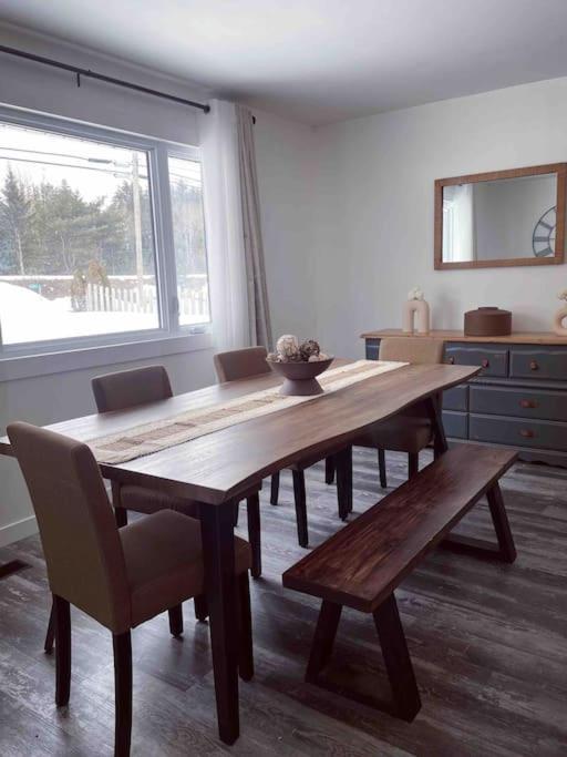 Private Cottage With Huge Private Dog Park! Barrys Bay Екстериор снимка